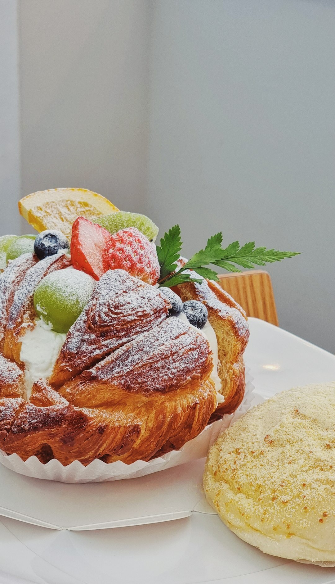 czech dessert with fruit